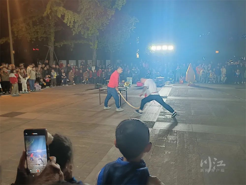 警告！泸州出现一伙人表演杂技卖“神药”！相关部门提醒...-2.jpg