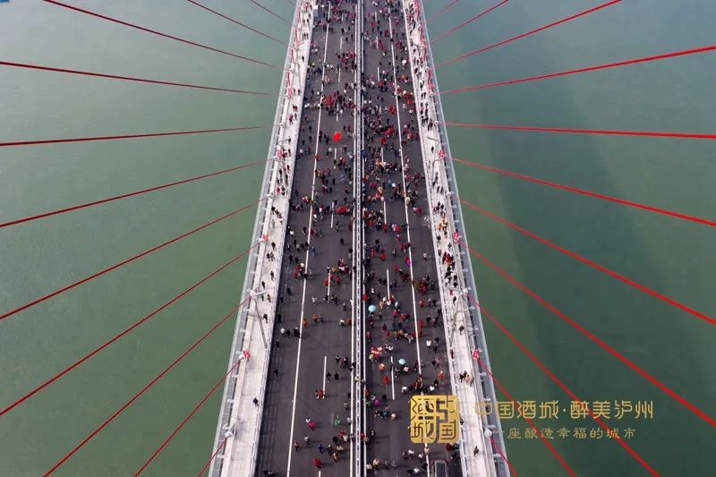 迎接纳溪长江大桥通车，泸州人“踩桥”像赶集-9.jpg