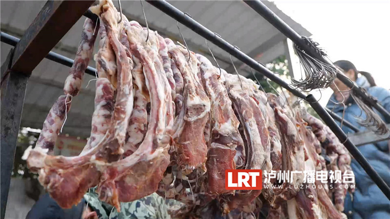 年味渐浓，泸州市民又忙着“秋”腊肉香肠了！-3.jpg