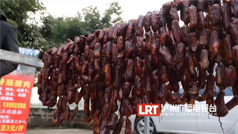 年味渐浓，泸州市民又忙着“秋”腊肉香肠了！-5.jpg