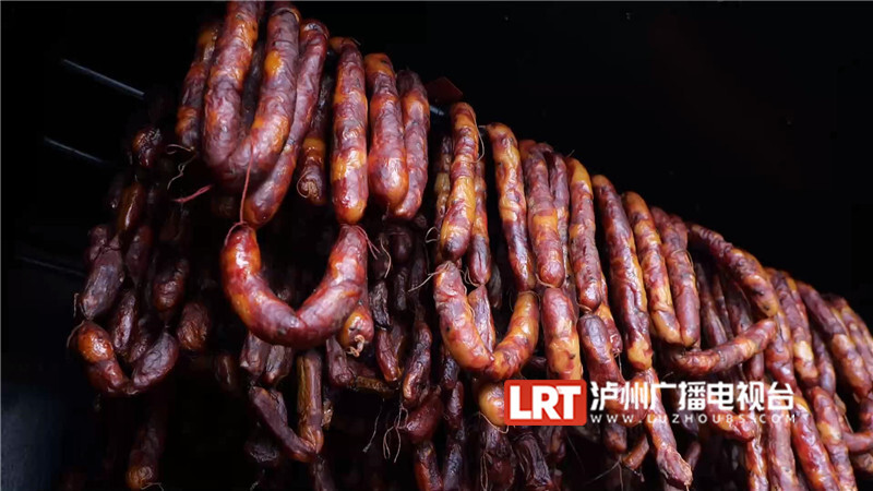 年味渐浓，泸州市民又忙着“秋”腊肉香肠了！-4.jpg