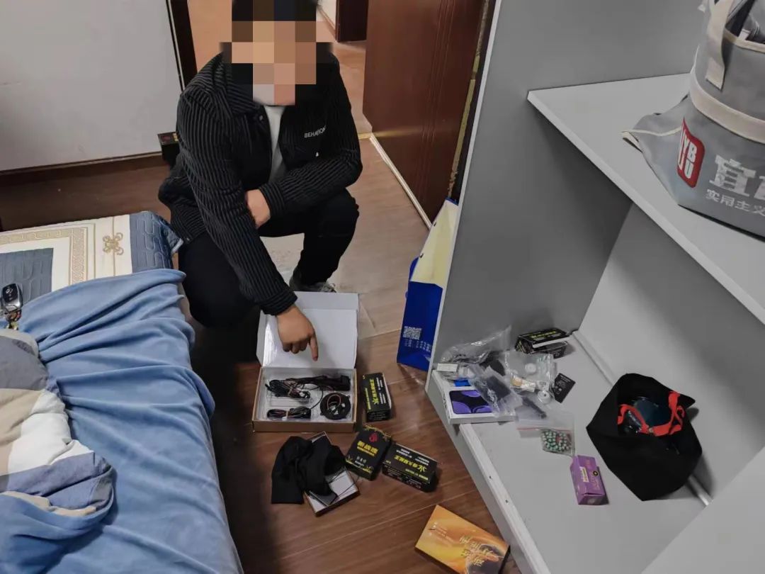“出千神器”曝光！泸州破获一起贩卖窃听窃照专用器材案！-6.jpg