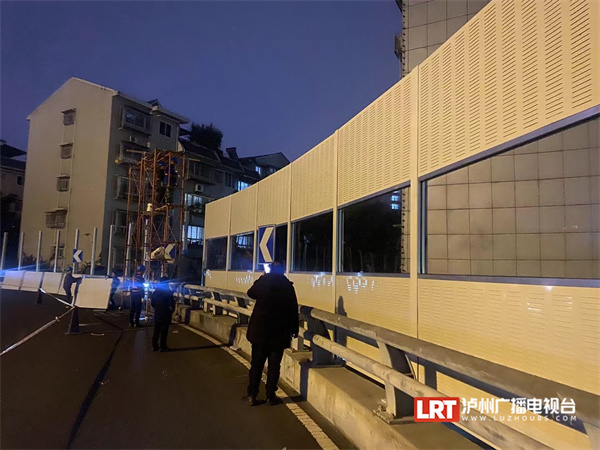 减少噪音污染，国窖大桥隔音屏更换一新！-3.jpg