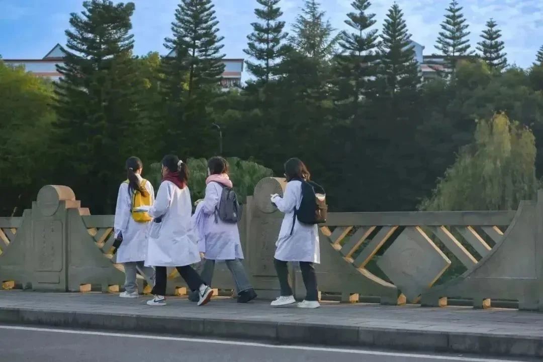 给学生悄悄打钱！泸州一学校这波操作太暖了！-2.jpg