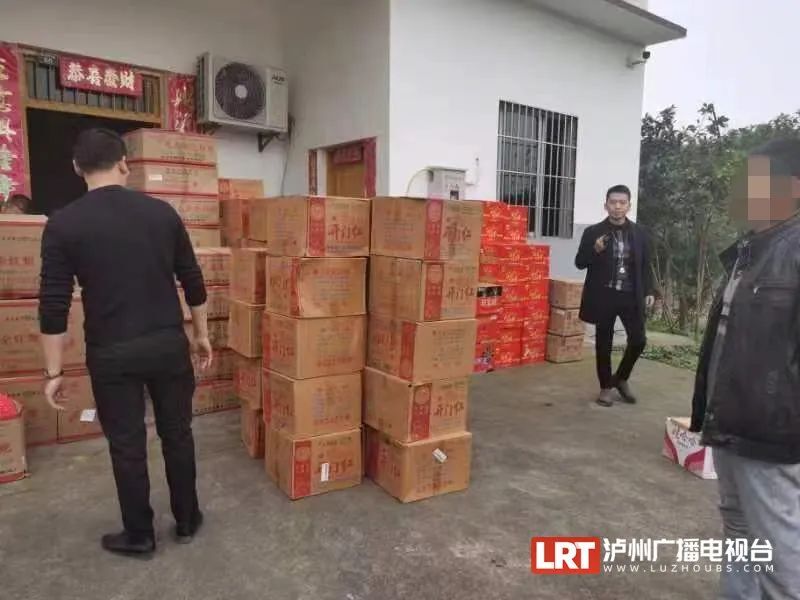 泸州一男子把164件鞭炮堆满两间屋，邻居吓坏了…-3.jpeg