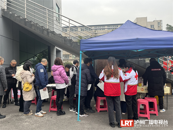 他们为爱撸袖 117人献血34700毫升-1.jpeg