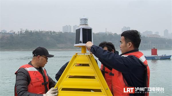 “神器”已就位 为泸州长江五桥建设保驾护航-2.jpeg