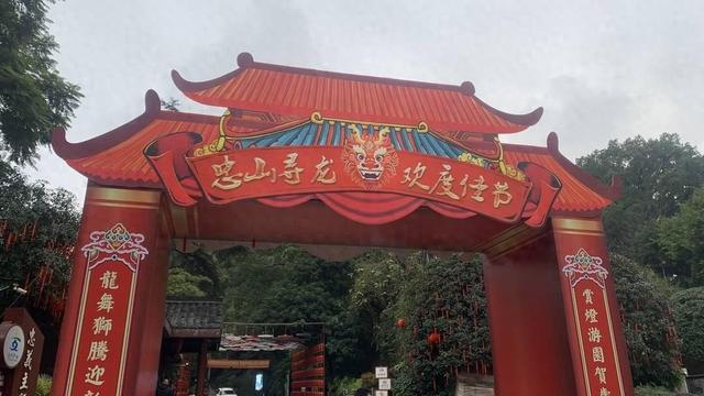 酒城新春氛围感拉满 200万盆花卉、近9000个灯笼扮靓四川泸州-1.jpg