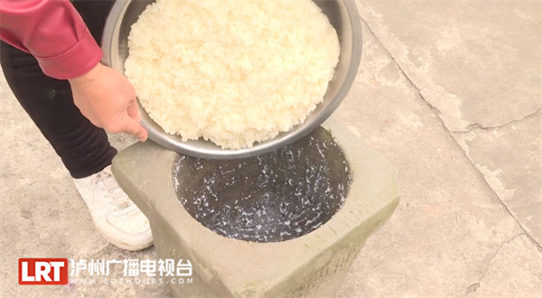 泸州味·醉美年丨打糍粑过春节 浓浓年味儿从中来-3.png