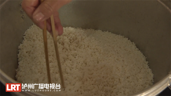 泸州味·醉美年丨打糍粑过春节 浓浓年味儿从中来-2.png