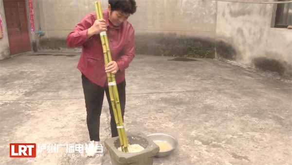 泸州味·醉美年丨打糍粑过春节 浓浓年味儿从中来-4.png
