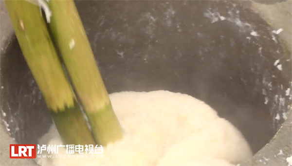 泸州味·醉美年丨打糍粑过春节 浓浓年味儿从中来-5.png