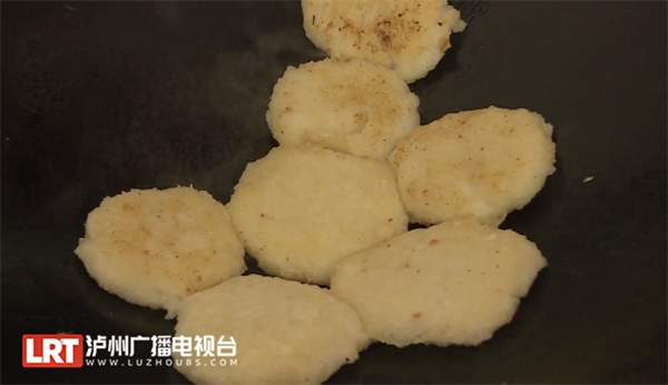 泸州味·醉美年丨打糍粑过春节 浓浓年味儿从中来-6.png