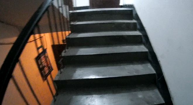 深夜！男子回家发现床上睡了个陌生男人！-1.jpg