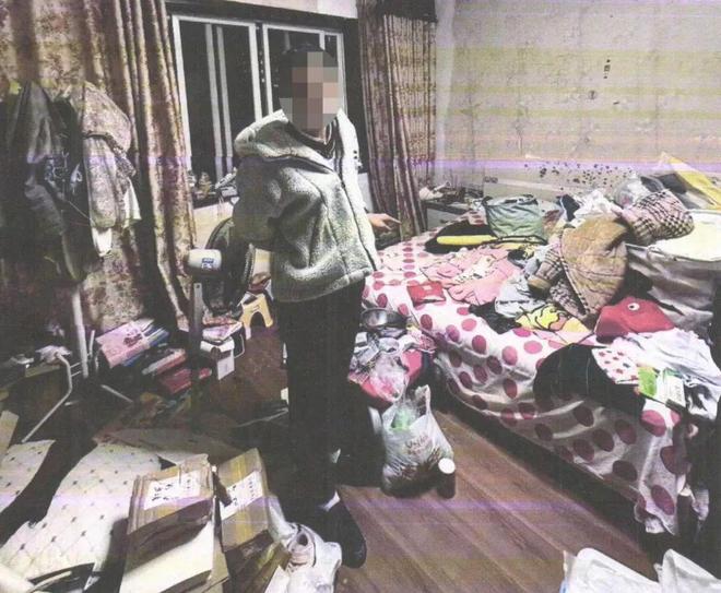 深夜！男子回家发现床上睡了个陌生男人！-6.jpg