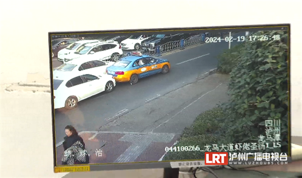 两车擦挂一车司机不顾而去 交警回应：属逃逸-1.png
