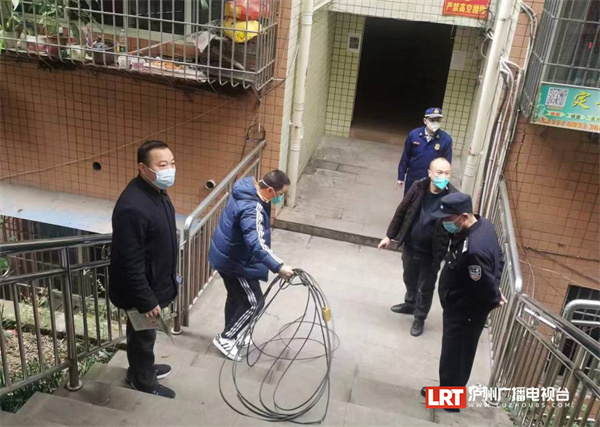 要求三日内整改完毕！城西一小区电动自行车乱停放被查-3.jpeg